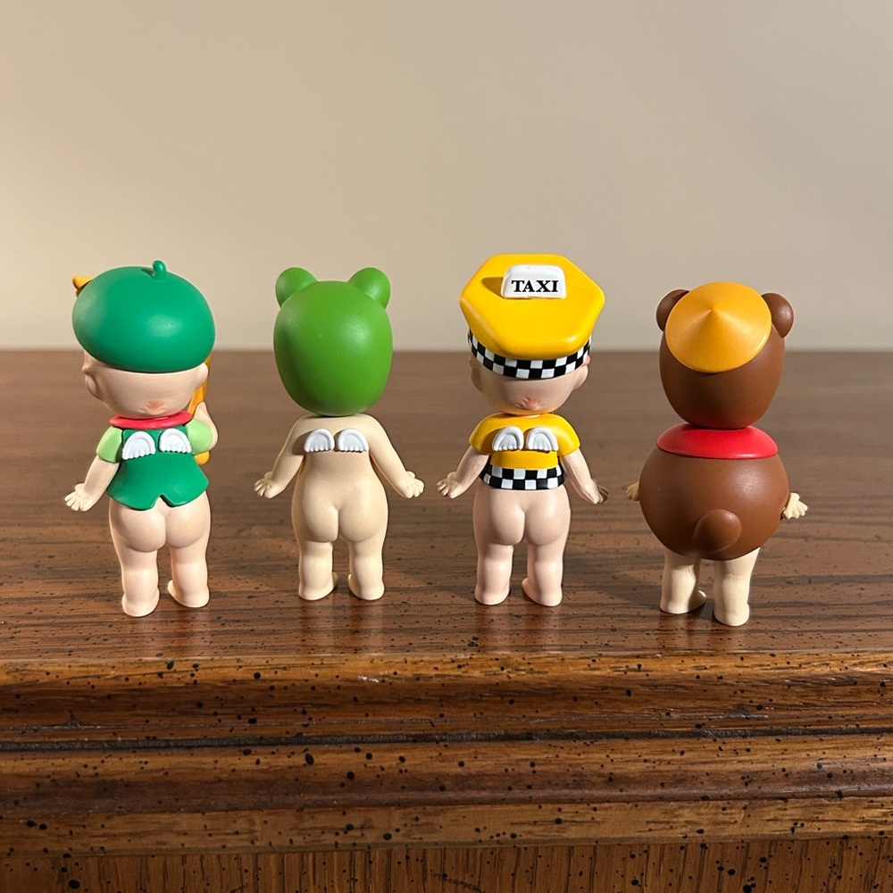 Sonny Angel Lot of 4 Sonny Town Musician, NYC Yellow Taxi Cab, Frog, Raccoon Dog - Picture 2 of 4